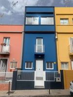 Casa adosada en venta en calle Ahoren de 3 habitaciones con terraza y balcón photo 0