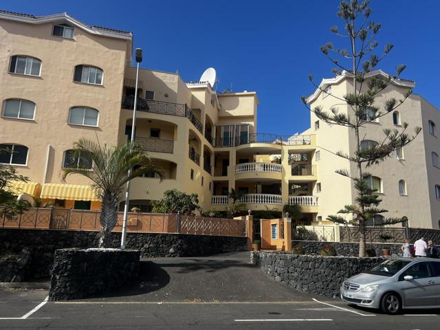 Piso en venta en Los Cristianos de 55 m2 photo 0