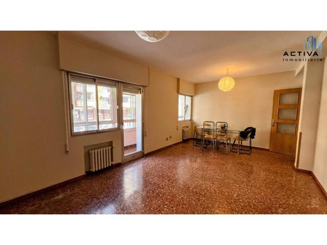 Piso para actualizar de 3 dormitorios y 2 baños, con plaza de garaje. photo 0