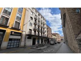 Piso de 4 dormitorios y 2 baños, con plaza de garaje opcional en PLENO CENTRO. photo 0