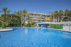 Piso En venta en Costabella - Ricmar, Marbella photo 0