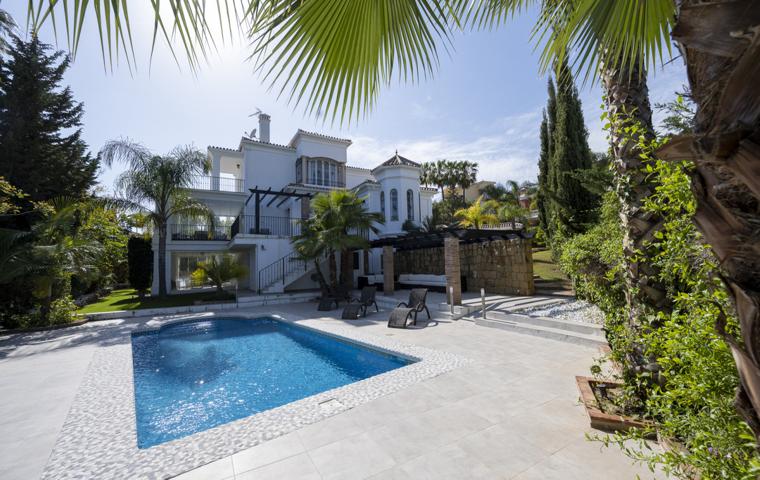 Casa En venta en La Cerquilla, Marbella photo 0