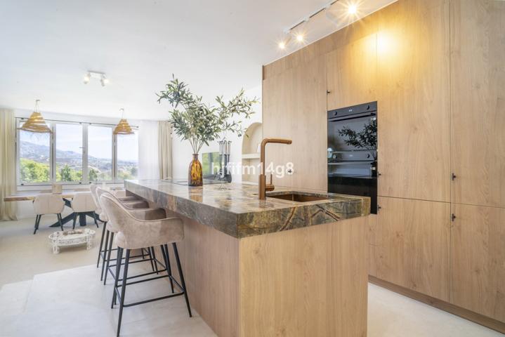 Unifamiliar Pareada En venta en Nueva Andalucía, Marbella photo 0