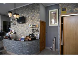 Etxehome inmobiliaria , vende o alquila estupendo local de Peluquería y estética , por enfermedad, recién reformado, c photo 0