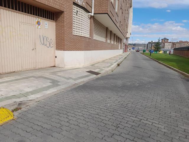 PLAZA DE GARAJE - AVDA DERECHOS HUMANOS photo 0