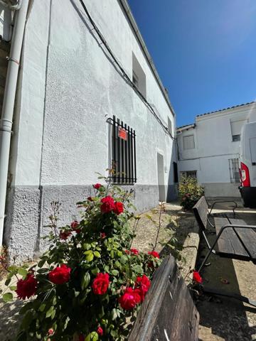 FANTÁSTICA CASA CON 1000 m2 DE TERRENO a siete minutos de centro de Palencia photo 0