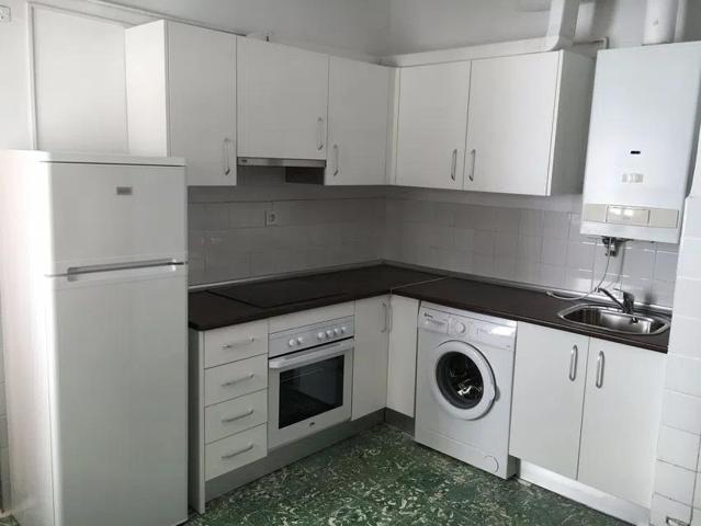 PISO 4 HABITACIONES. ZONA CENTRO photo 0