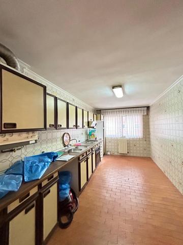 PISO 3 HABITACIONES. AVE MARIA photo 0
