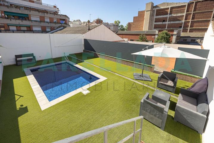 Piso de grandes dimensiones con terraza y piscina photo 0