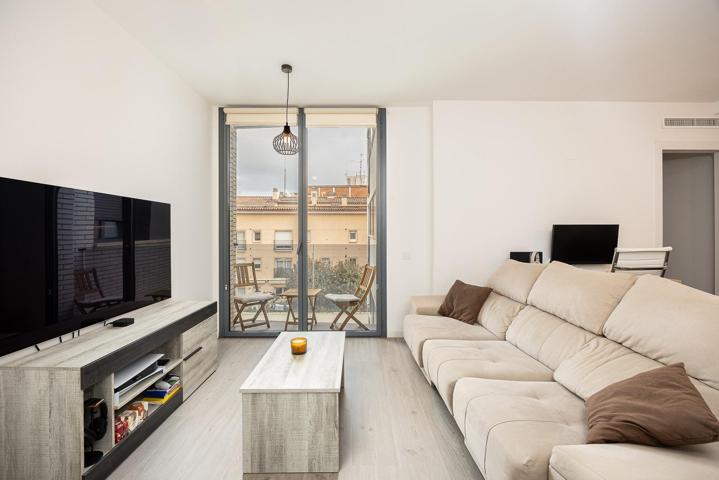 Piso en venta en Martí Pujol con zona comunitaria. photo 0