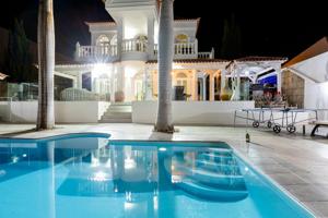 Atractiva villa con vistas photo 0