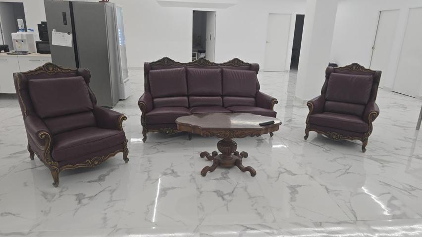 Atractivo bar y zona de despachos en el sotano photo 0