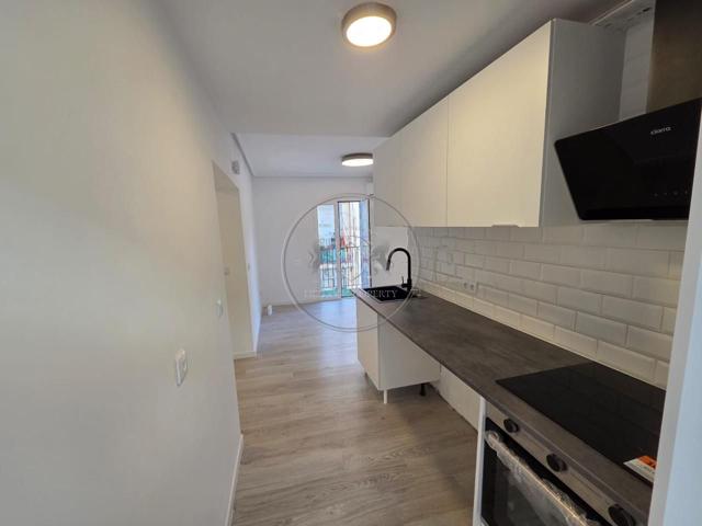 Piso en venta en Madrid de 72 m2 photo 0
