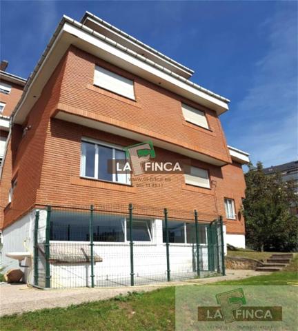 Unifamiliar Pareada En venta en Montecerrado, Oviedo photo 0