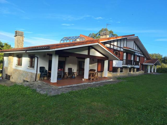 SE VENDE CHALET EN CONJUNTO BIFAMILIAR EN VENTA EN LAUKIZ photo 0