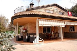 Villa En venta en Genovés photo 0