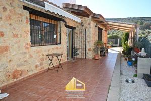 Villa En venta en Macastre photo 0