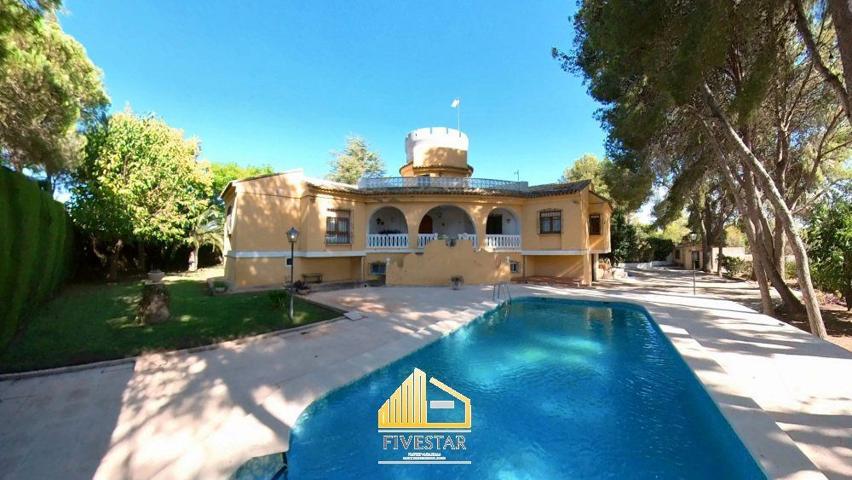 Villa En venta en Montserrat photo 0