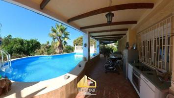 Villa En venta en Montserrat photo 0