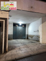 Plaza de garaje en el centro. photo 0