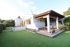 Chalet en Campoamor con amplia parcela photo 0