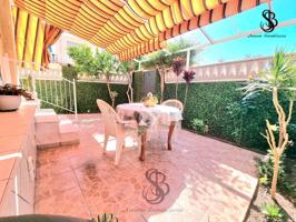 ADOSADO CON JARDIN PRIVADO photo 0