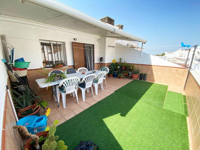 Amplia casa de 3 plantas con terraza, chimenea y 4 dormitorios en el centro de Alcalá de los Gazules photo 0