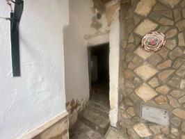 Oportunidad en Calle Los Pozos: vivienda con encanto para reformar photo 0