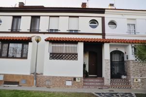 Unifamiliar Pareada En venta en Ayamonte photo 0