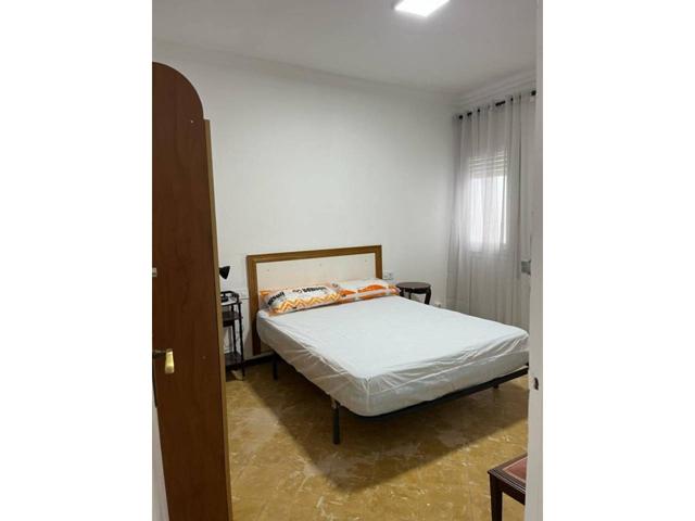 Se alquila habitación photo 0