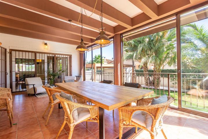 ¿BUSCAS ALGO REALMENTE IMPECABLE E INDEPENDIENTE? Echa un vistazo a este chalet en La Almajada !! photo 0