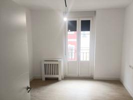 Piso en venta en Lasesarre photo 0
