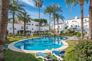 CHALET ADOSADO CON 3 DORMITORIOS, PISCINA Y JARDIN EN LOS NARANJOS, NUEVA ANDALUCIA, MARBELLA photo 0