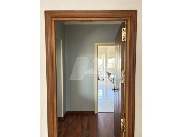 Haga vende en exclusiva piso de tres habitaciones photo 0
