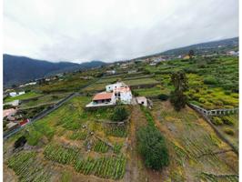 EXCLUSIVA FINCA CON VIÑEDO Y MULTIPLES CONSTRUCCIONES EN PLENO CORAZON DEL VALLE DE LA OROTAVA photo 0