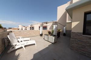 Se vende luminoso apartamento de 2 dormitorios con gran terraza con vistas al mar photo 0