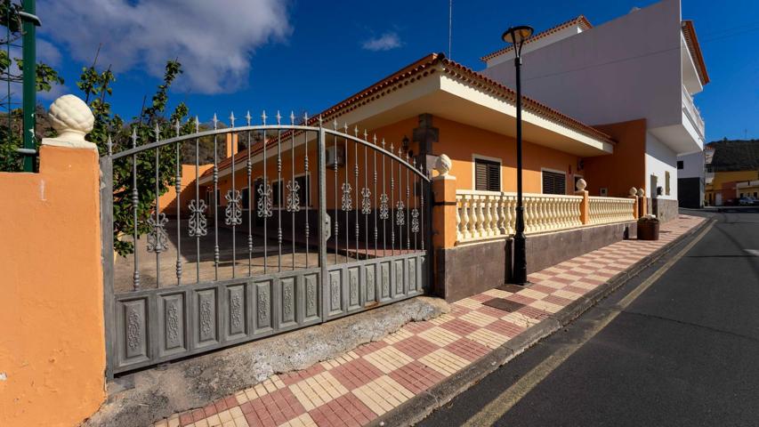 Venta de Casa en Las Manchas, Santiago del Teide – Tranquilidad con Vistas al Mar y Montañas photo 0