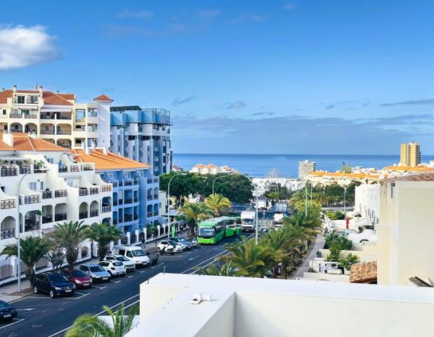 Exclusivo Chalet Adosado con Espectaculares Vistas al Mar en Los Cristianos photo 0