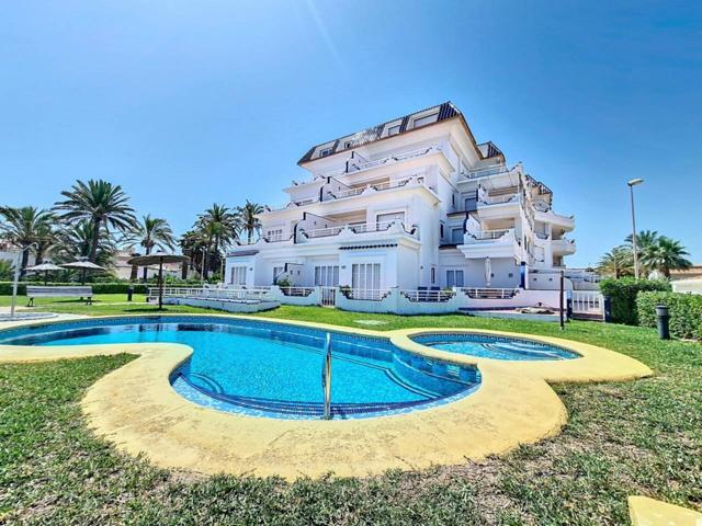 Apartamento en venta en primera línea de playa en Denia photo 0