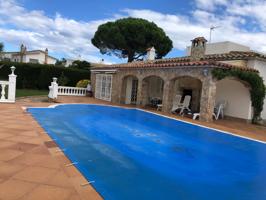 Villa En venta en Castelló d'Empúries photo 0