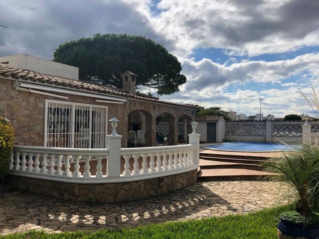 Villa En venta en Castelló d'Empúries photo 0