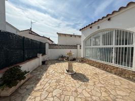 Villa En venta en Castelló d'Empúries photo 0