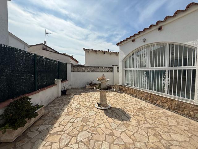 Villa En venta en Castelló d'Empúries photo 0