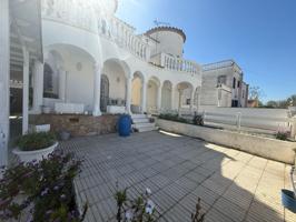 Villa En venta en Castelló d'Empúries photo 0