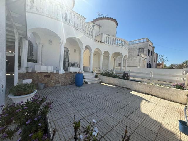 Villa En venta en Castelló d'Empúries photo 0