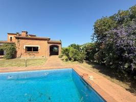 Villa En venta en Peralada photo 0