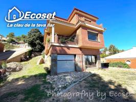 Chalet en venta en Vallirana photo 0