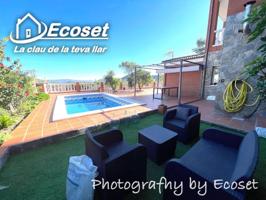 Chalet en venta en Vallirana photo 0