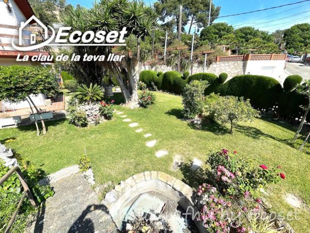 Chalet en venta en Vallirana photo 0