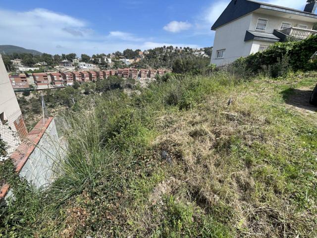 Terreno urbano con excelentes vistas en Vallirana photo 0